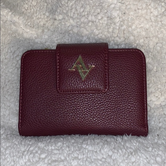 𝙰𝚅 𝚕𝚎𝚊𝚝𝚑𝚎𝚛 𝚍𝚎𝚜𝚒𝚐𝚗𝚎𝚛 𝚠𝚊𝚕𝚕𝚎𝚝 - Picture 1 of 4